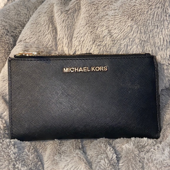 Michael Kors Handbags - Michael Kors Wallet